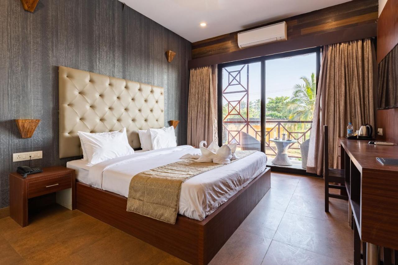 Amara Oceanfront Resort & Club Baga Esterno foto