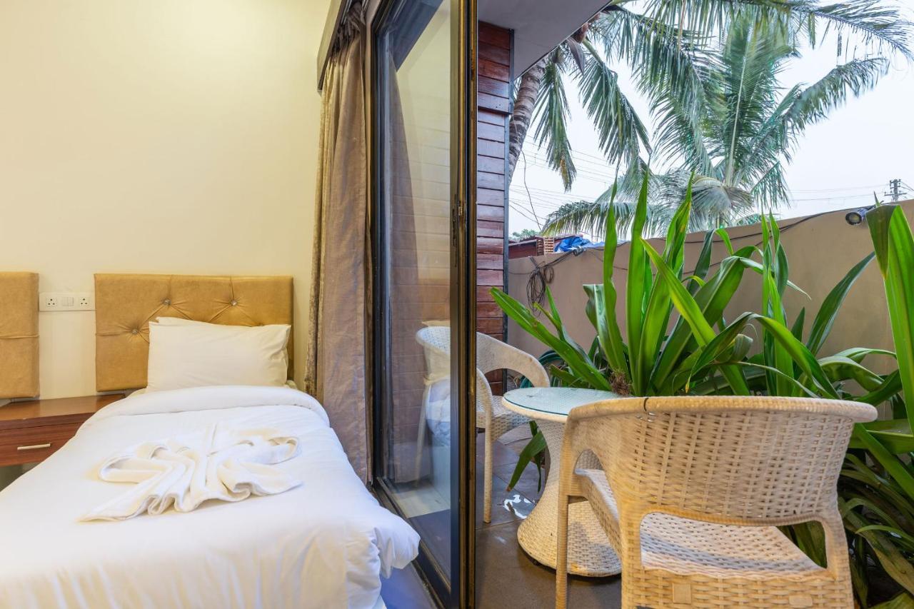 Amara Oceanfront Resort & Club Baga Esterno foto